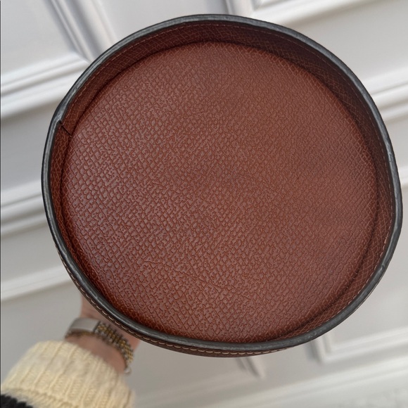 Longchamp Epure Leather Bucket Bag - Picture 12 of 12